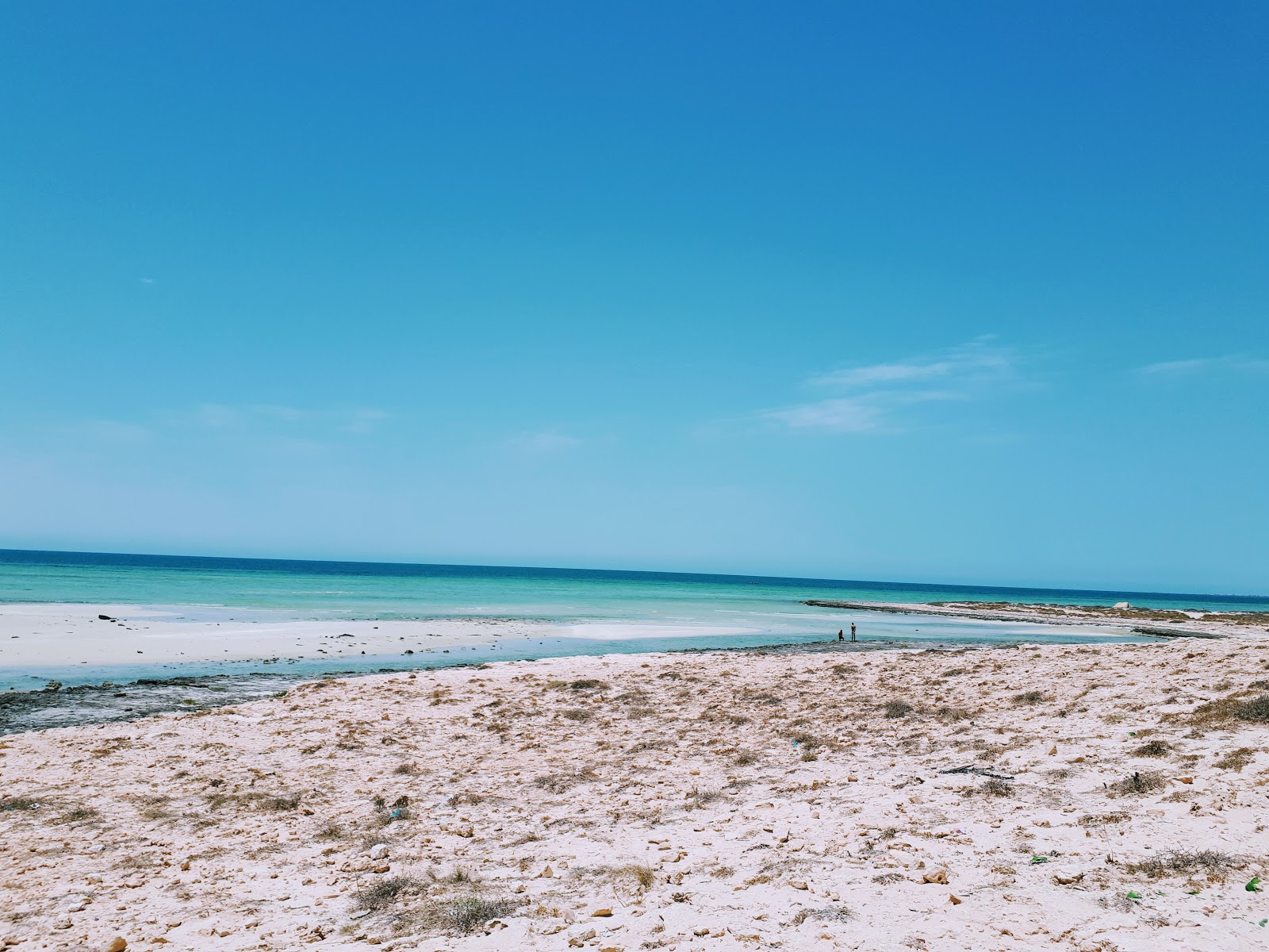 Foto van Sheikh Yahya beach met turquoise puur water oppervlakte