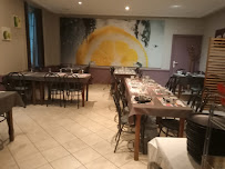 Atmosphère du Restaurant LE RELAIS Hôtel à Saint-Quentin-les-Anges - n°15