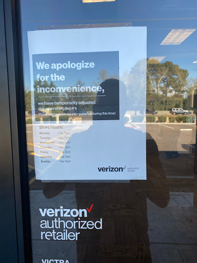 Cell Phone Store «Verizon Authorized Retailer - A Wireless», reviews and photos, 5849 W Northern Ave #100, Glendale, AZ 85301, USA