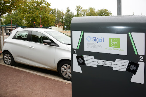 Borne de recharge de véhicules électriques SIGEIF Charging Station La Celle-Saint-Cloud