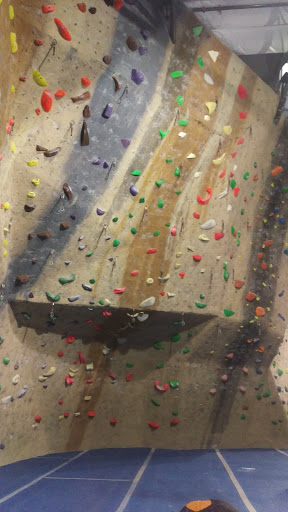 Rock Climbing Gym «Hangar 18 Indoor Climbing Gym - Riverside», reviews and photos, 6935 Arlington Ave, Riverside, CA 92503, USA