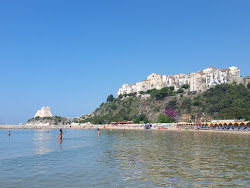Photo de Spiaggia Angolo partiellement zone de villégiature