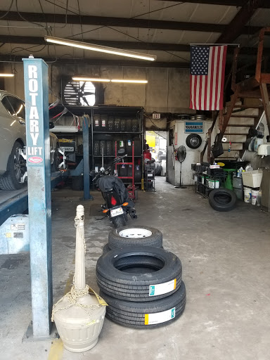 Used Tire Shop «Two Guys Tires and Auto Repair», reviews and photos, 366 N John Young Pkwy, Orlando, FL 32805, USA