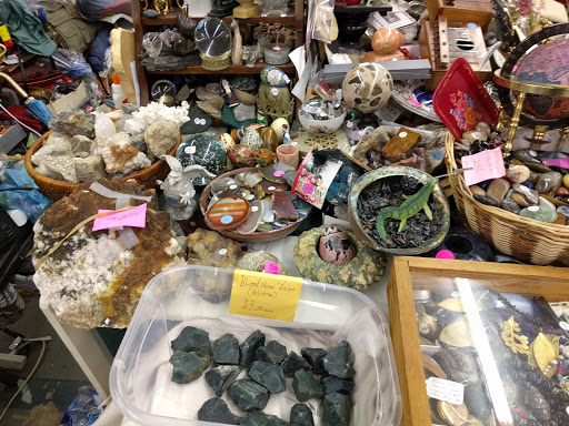 Flea Market «Streetsboro Flea Market - Furniture, Antiques, Collectibles», reviews and photos, 1513 Streetsboro Rd, Streetsboro, OH 44241, USA