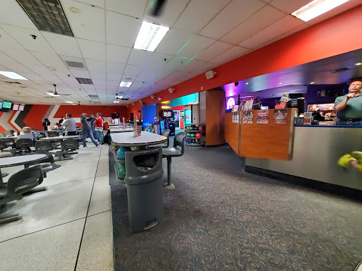 Bowling Alley «Brunswick Zone Glendale Heights», reviews and photos, 558 North Ave, Glendale Heights, IL 60139, USA