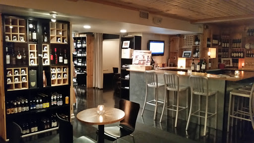 Wine Bar «750ml Wines», reviews and photos, 2287 W Market St, Akron, OH 44313, USA