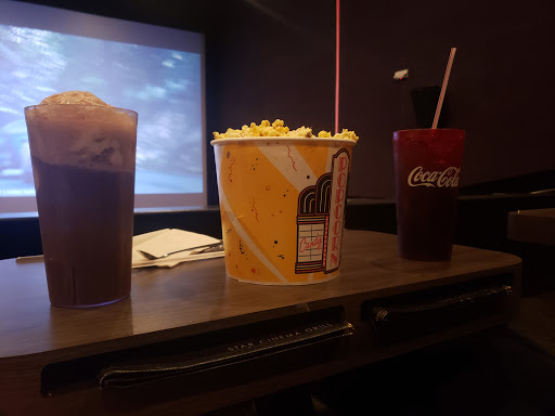 Movie Theater «Star Cinema Grill», reviews and photos, 702 Baybrook Mall, Friendswood, TX 77546, USA