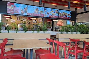 KFC Csömör Auchan DT image