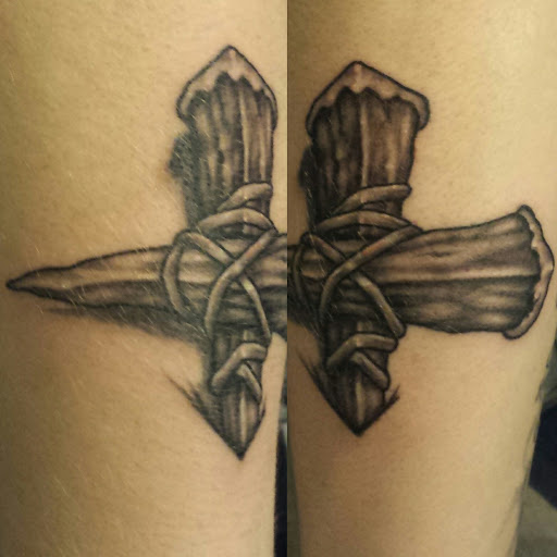 Tattoo Shop «Illustrator Tattoos», reviews and photos, 38505 Chestnut Ridge Rd, Elyria, OH 44035, USA