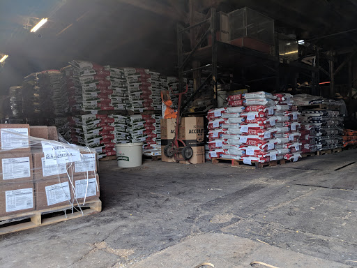 Animal Feed Store «Lochte Feed & General Store», reviews and photos, 509 Longhorn St, Fredericksburg, TX 78624, USA