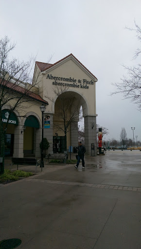 Clothing Store «Abercrombie & Fitch», reviews and photos, 152 The Arches Cir, Deer Park, NY 11729, USA