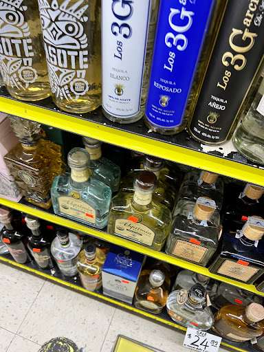 Liquor Store «Royal Food & Liquor», reviews and photos, 335 E Indian Trail, Aurora, IL 60505, USA