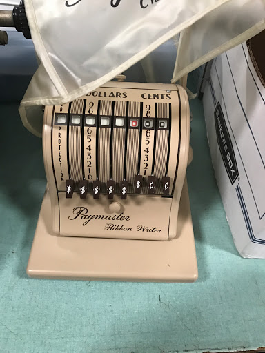 Auction House «RPN Sales & Auction House», reviews and photos, 4451 N Milwaukee Ave, Chicago, IL 60630, USA