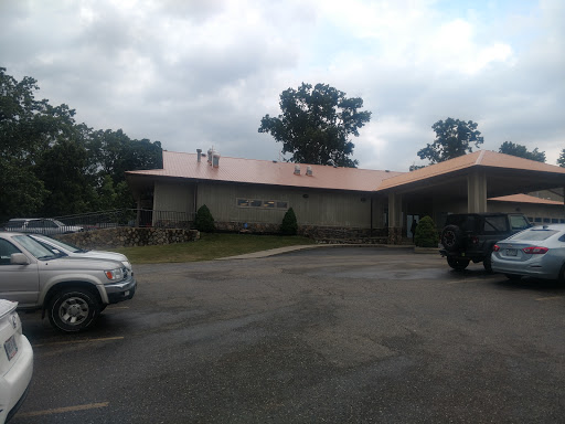 Golf Course «Chenoweth Golf Course & Banquet Facility», reviews and photos, 3087 Chenoweth Rd, Akron, OH 44312, USA