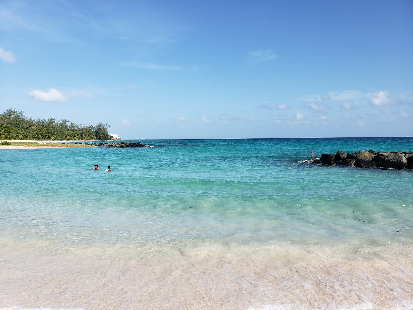 Foto de Praia de Needhams Point área parcialmente do hotel