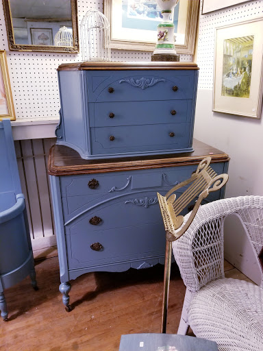 Antique Furniture Store «Useful Things Antiques & Collectibles Store», reviews and photos, 11 Crenshaw Ln, Coxs Creek, KY 40013, USA