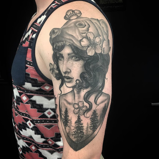 Tattoo Shop «Fable Tattoo Gallery», reviews and photos, 3202 W Cary St, Richmond, VA 23221, USA