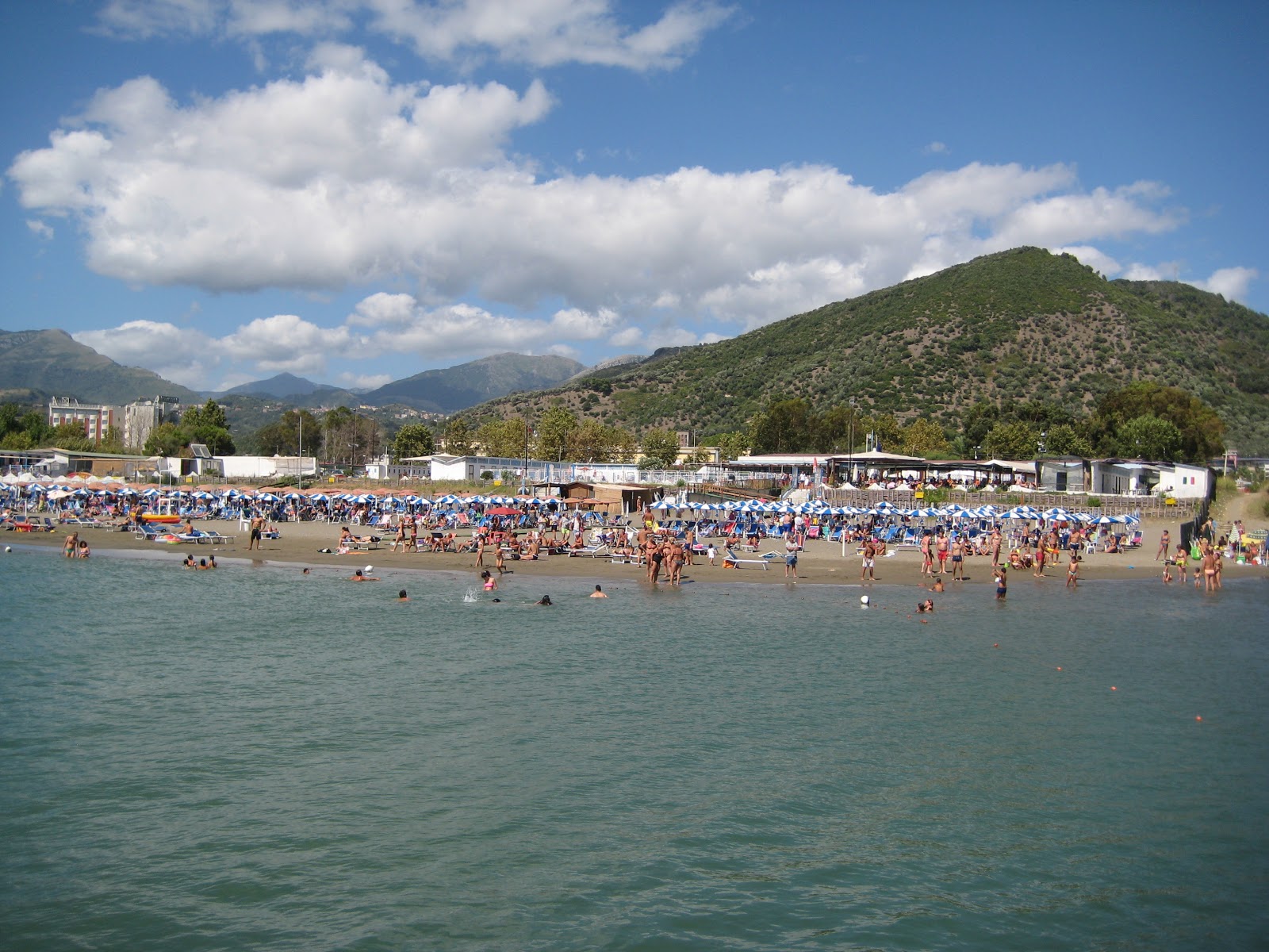 Photo of Arechi beach with partly clean level of cleanliness