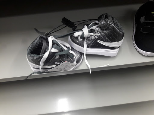 Clothing Store «Burlington Coat Factory», reviews and photos, 4849 Golf Rd, Skokie, IL 60077, USA