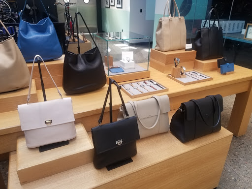 Stores to buy women's shoulder bag Detroit
