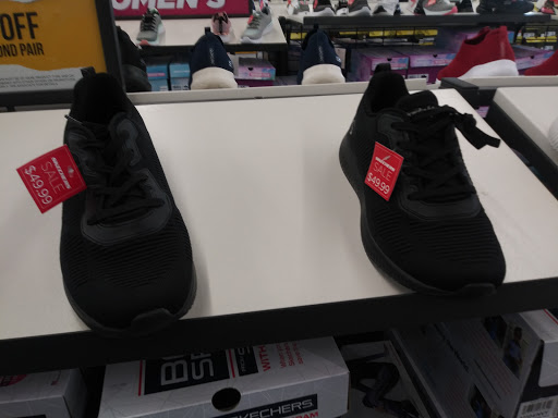 Clothing Store «Van Heusen», reviews and photos, 1 Outlet Blvd, Wrentham, MA 02093, USA