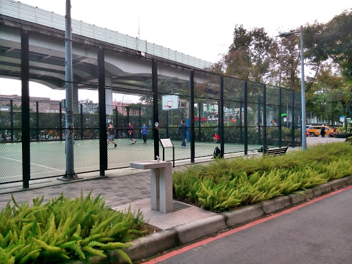 Civic Blvd Linsen Intersection Basketball Courts