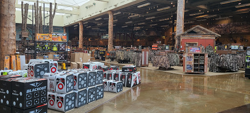 Sporting Goods Store «Bass Pro Shops», reviews and photos, 951 E Lewis and Clark Pkwy, Clarksville, IN 47129, USA