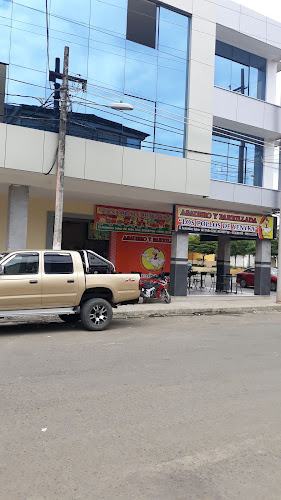 Opiniones de Asadero Los Pollos de Yenyka en Junín - Restaurante