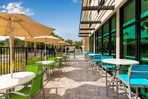 Holiday Inn Express & Suites Ft Myers Beach-Sanibel Gateway, an IHG Hotel image