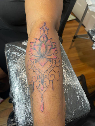 Explore dutch tattoo ideas, creative tattoo ideas in Chicago, available at Keepsakes Tattoo Studio LLC