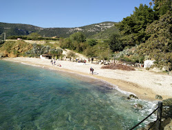Kamenica beach'in fotoğrafı dağlarla çevrili