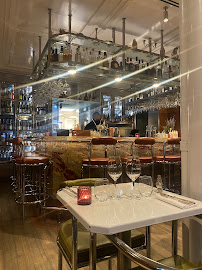 Atmosphère du Restaurant français Abstinence - Restaurant & Bar à Vin Vinyle à Paris - n°14