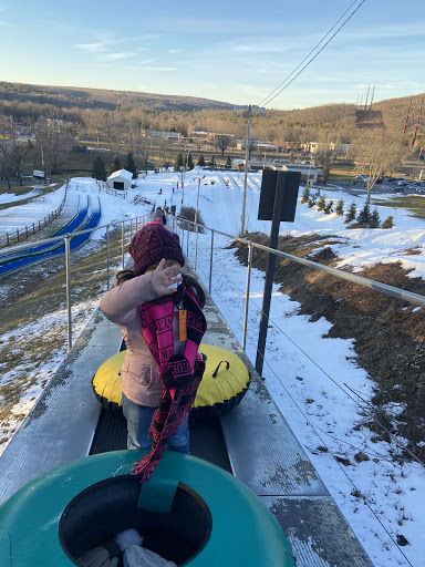 Resort «White Lightning Snowtubing at the Fernwood Winter Fun Center», reviews and photos, 124 Golf Dr #2, East Stroudsburg, PA 18302, USA