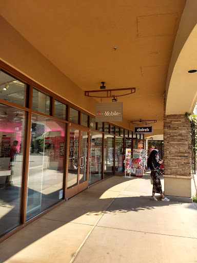 Shopping Mall «Woodburn Premium Outlets», reviews and photos, 1001 N Arney Rd, Woodburn, OR 97071, USA