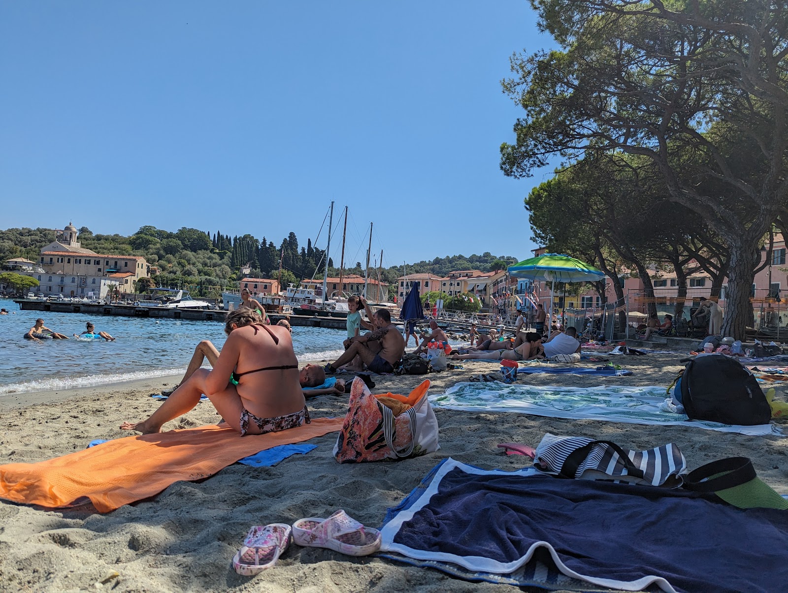 Foto van Spiaggia Giardini Pubblici met direct strand