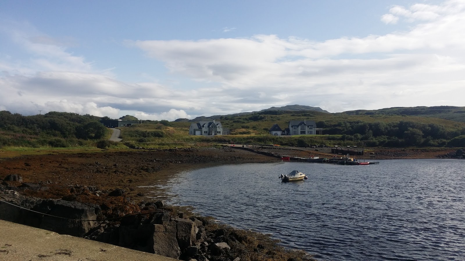 Photo de Portnalong Jetty avec moyenne baie