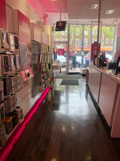 Cell Phone Store «T-Mobile», reviews and photos, 1732 Sherman Ave, Evanston, IL 60201, USA