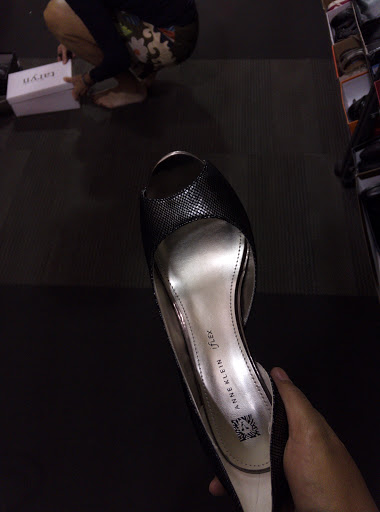 Shoe Store «DSW Designer Shoe Warehouse», reviews and photos, 4665 Town Crossing Dr, Jacksonville, FL 32246, USA