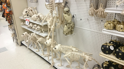 Shopping Mall «Gateway Shopping Center», reviews and photos, 221 E Swedesford Rd, Wayne, PA 19087, USA