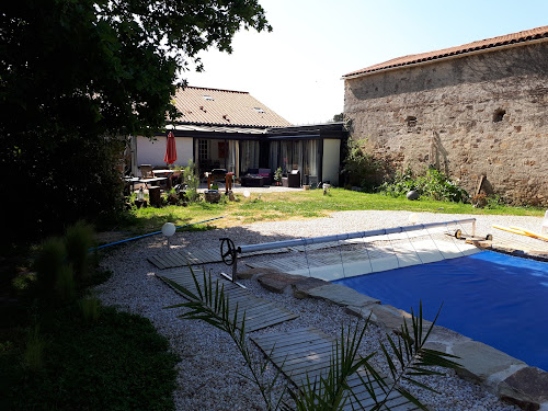 Lodge GITE PISCINE SPA Saint-Georges-de-Pointindoux