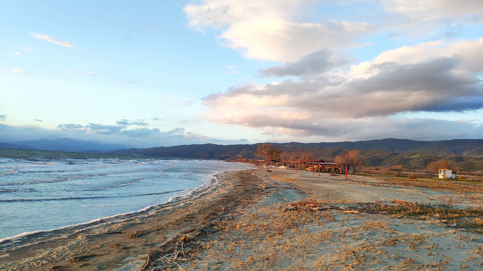 Fotografie cu Arapis Beach zonele de facilități