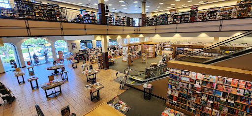 Barnes & Noble image