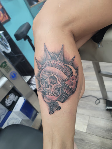 Explore henna tattoo ideas simple, creative tattoo ideas in Bullhead City, available at Belton Tattoo