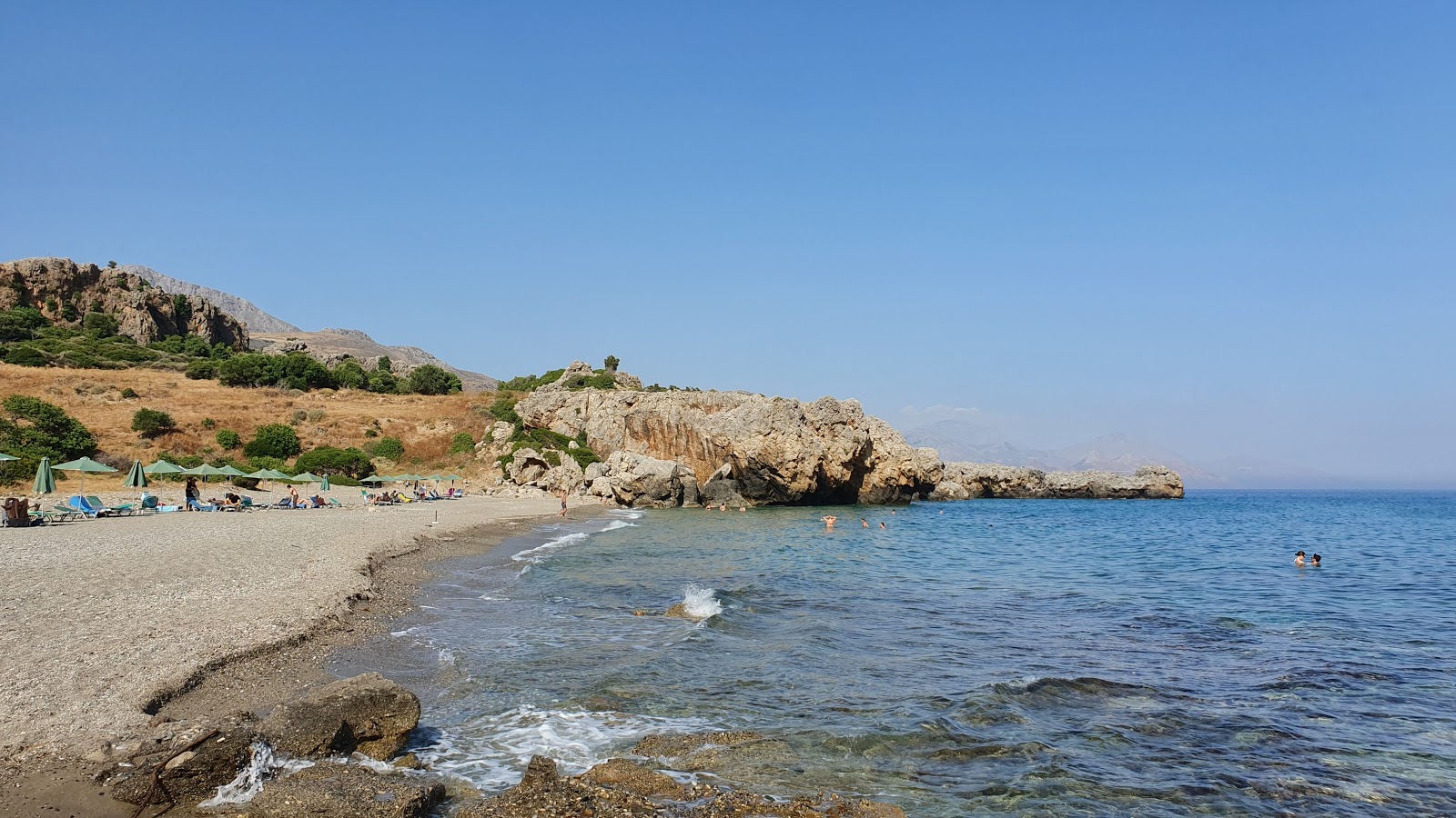 Foto von Peristeres beach annehmlichkeitenbereich