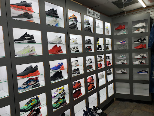 Shoe Store «Outlet Shoes & Rugs», reviews and photos, 221 E Ledbetter Dr, Dallas, TX 75216, USA