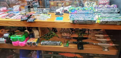 Clothing Store «Zumiez», reviews and photos, 1000 North Point Cir #2036, Alpharetta, GA 30022, USA