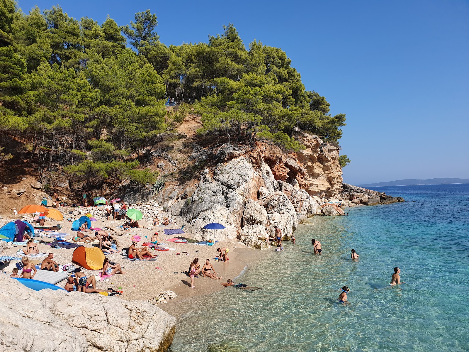 Foto von Jagodna beach mit beiger sand & kies Oberfläche