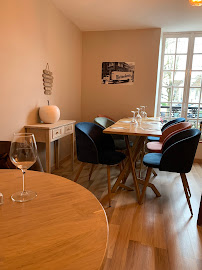 Atmosphère du CHEZ LES FILLES - RESTAURANT à Saint-Thibault-des-Vignes - n°2