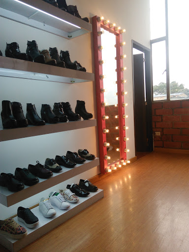 Tiendas para comprar botas xti mujer Bogota