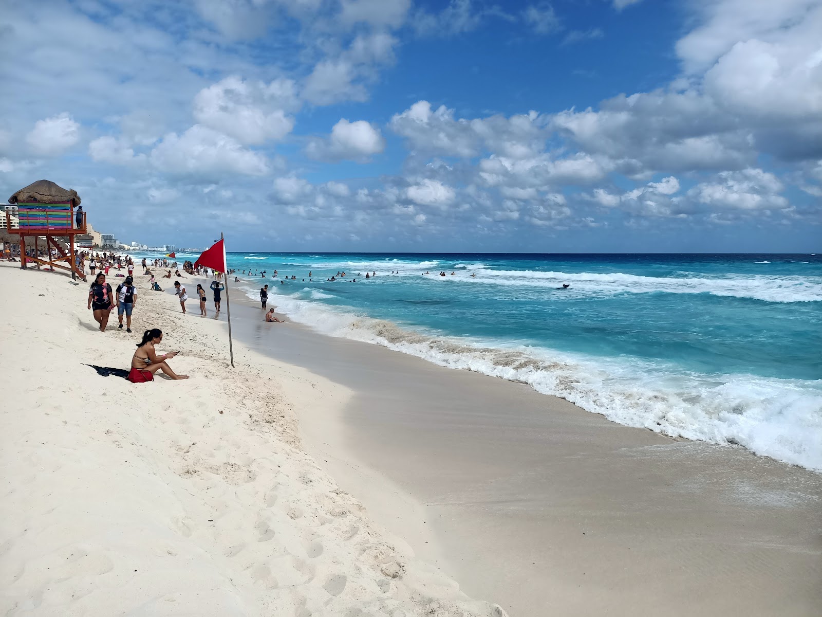 Foto di Spiaggia dei Delfini con dritto e lungo